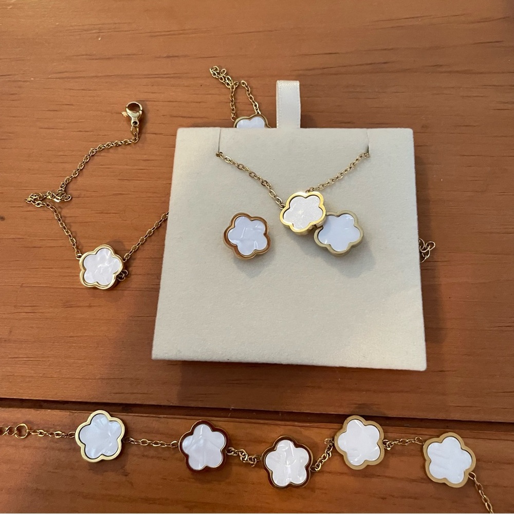 Gold and White Flower Jewelry Set